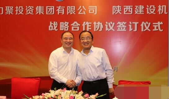 近日,陕建机械与安徽力聚签订战略合作协议,陕建机械董事长杨宏军,副总经理、营销总监贺卫东,安徽力聚投资集团董事长宋执寿,党支部书记陈邦勤以及安徽润路公司总经理杜永龙等单位领导出席了会议 近日,陕建机械与安徽力聚签订战略合作协议,陕建机械董事长杨宏军,副总经理、营销总监贺卫东,安徽力聚投资集团董事长宋执寿,党支部书记陈邦勤以及安徽润路公司总经理杜永龙等单位领导出席了会议