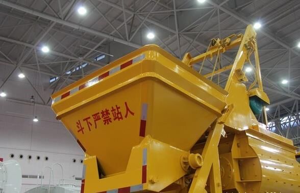 车载式搅拌拖泵  车载式搅拌拖泵