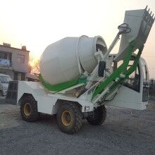 江西瑞昌3-6立方搅拌运输车ued网站搅拌车自动上料称重