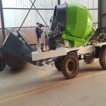 福建南安自上料搅拌车小型ued网站搅拌车
