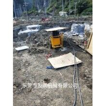 液压劈裂棒由一条油缸8个活塞多个密封件​组成